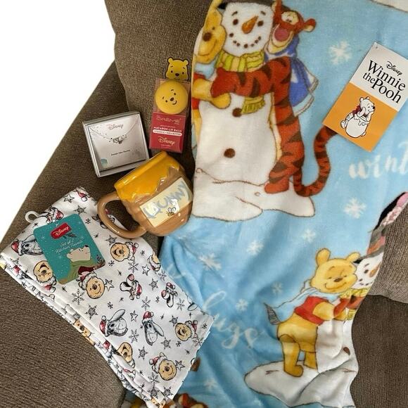 NWT WINNIE THE POOH Christmas Gift 6PC Bundle Throw Hunny Pot Necklace K-Beauty - Picture 12 of 16